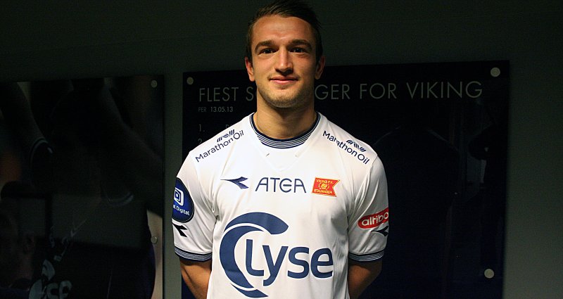 Veton Berisha i bortedrakten for 2014.