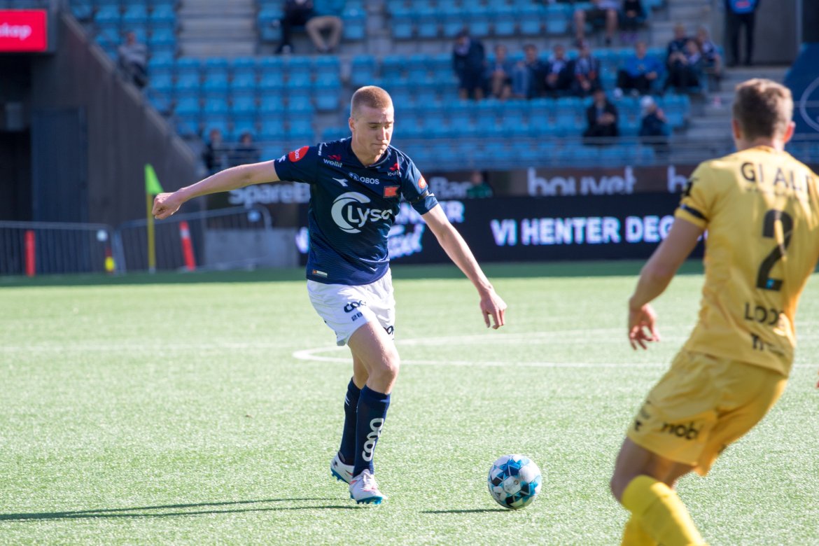 Viking - Bodø/Glimt, Kristian Thorstvedt reduserer på et langskudd. Foto: Sander Selsvik Jacobsen
