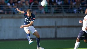 Viking - Stabæk. Tord Salte med innlegg. Foto: Tore Fjermestad