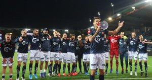 Viking - Strømsgodset. Feiring etter kampen.  Foto: Tore Fjermestad