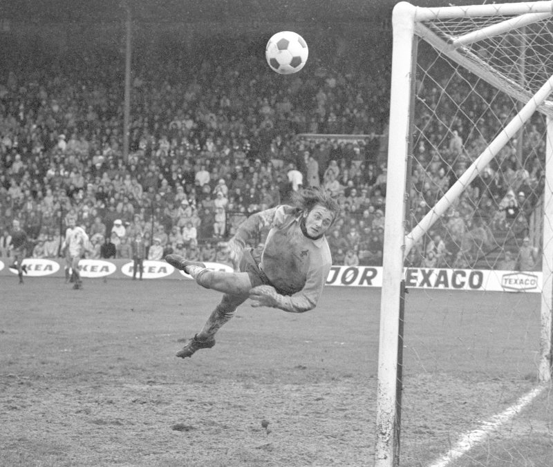 Erik Johannessen i aksjon under cupfinalen i 1974. Foto NTB