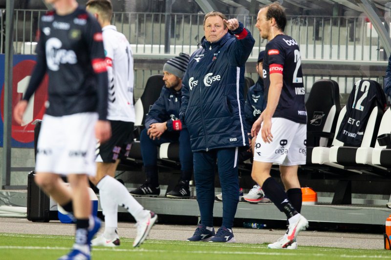 Bjarne Berntsen hadde gjort flere endringer fra laget som møtte Stabæk søndag. Foto: Trond Reidar Teigen / NTB