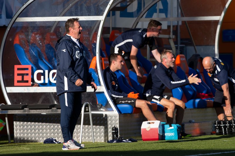 Bjarne Berntsen måtte se to poeng glippe da det var igjen ti minutter av kampen. Foto: Svein Ove Ekornesvåg / NTB scanpix