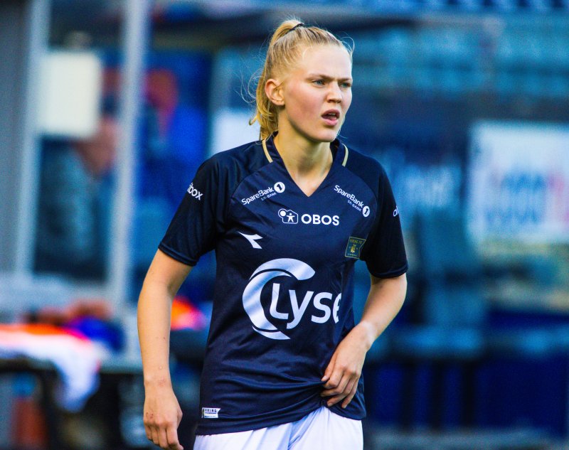 Storscorer Hanne Sæthre Jakobsen er en av dem som er igjen fra laget som spilte kvalifisering i 2019. Hun står nå med utrolige 62 mål på 66 tellende kamper for Viking. Foto: Alexander Larsen