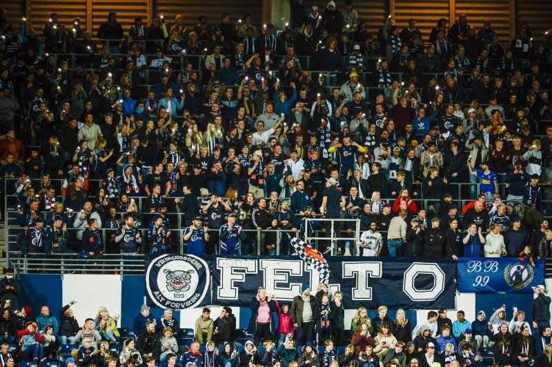 Stemningen blant supporterne på feltet er god om dagen. Foto: Carina Johansen / NTB