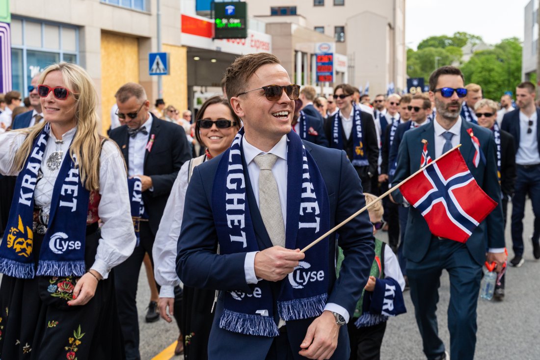 Daglig leder Eirik Bjørnø i folketoget 17. mai