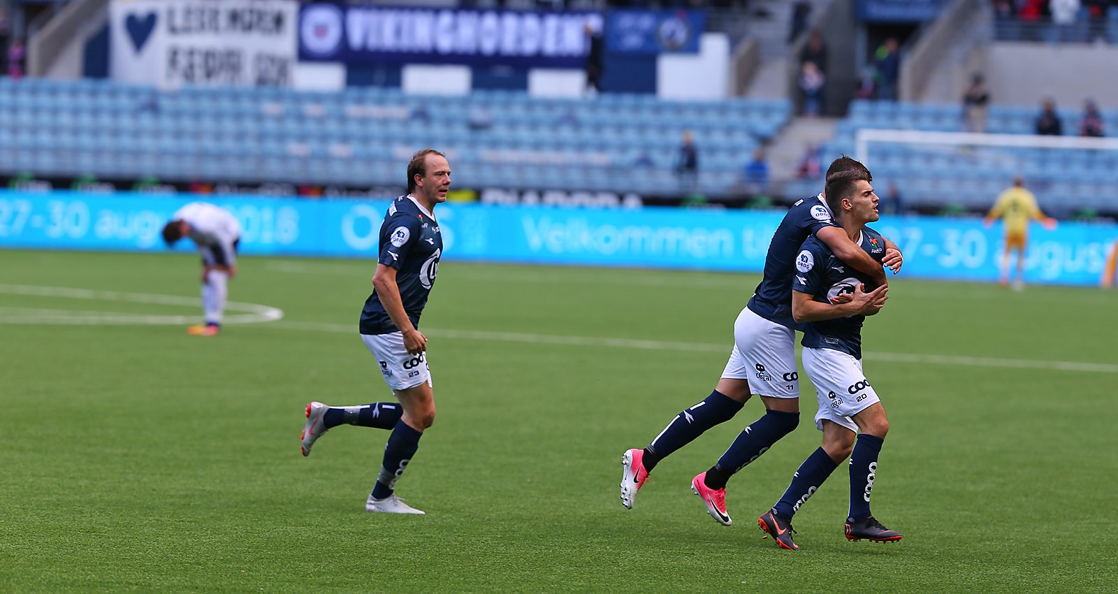 Viking - Sogndal. Ibrahimaj feirer 1-0 scoringen. Foto: Tore Fjermestad