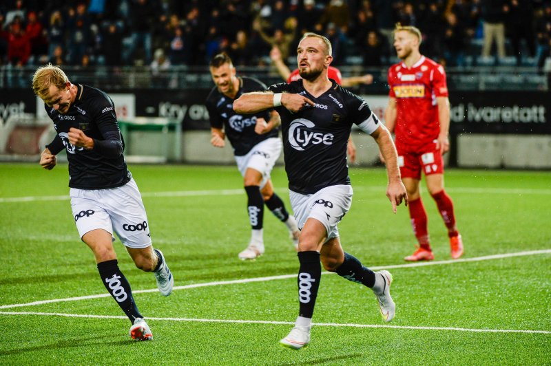 Veton Berisha scoret to da Viking slo Sandefjord forrige hjemmekamp. Bli med og støtt laget i kampen om nye poeng nå på lørdag. Foto: Carina Johansen / NTB