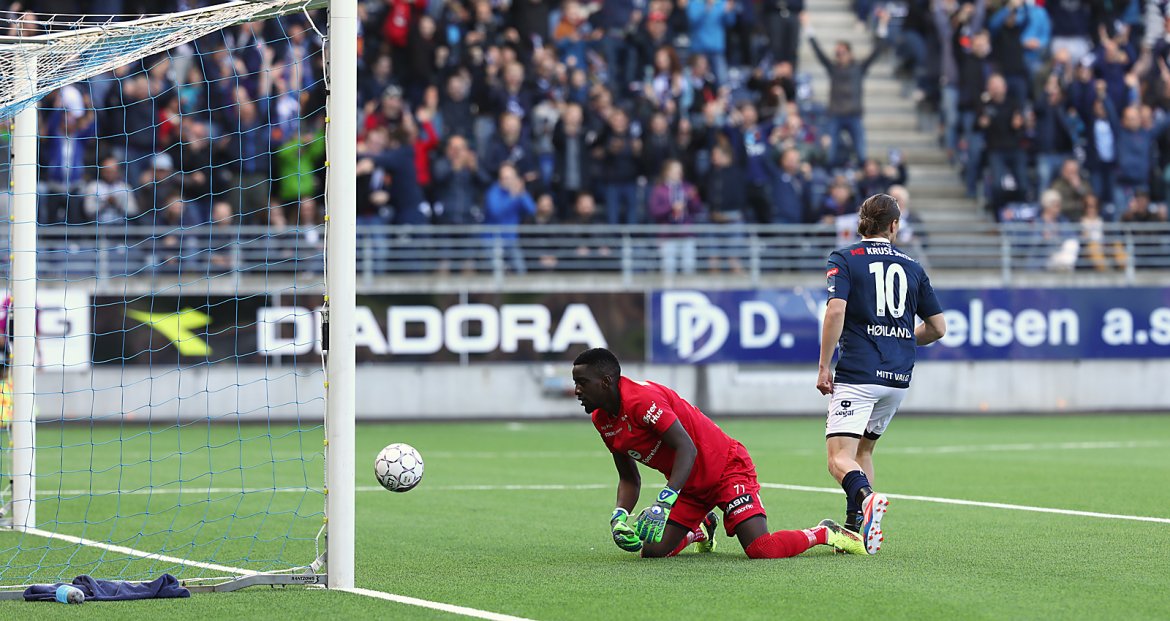 Viking - Sandnes Ulf. Viking har startet målkavalkaden med Bytyqi og 1-0, Høiland er fornøyd.