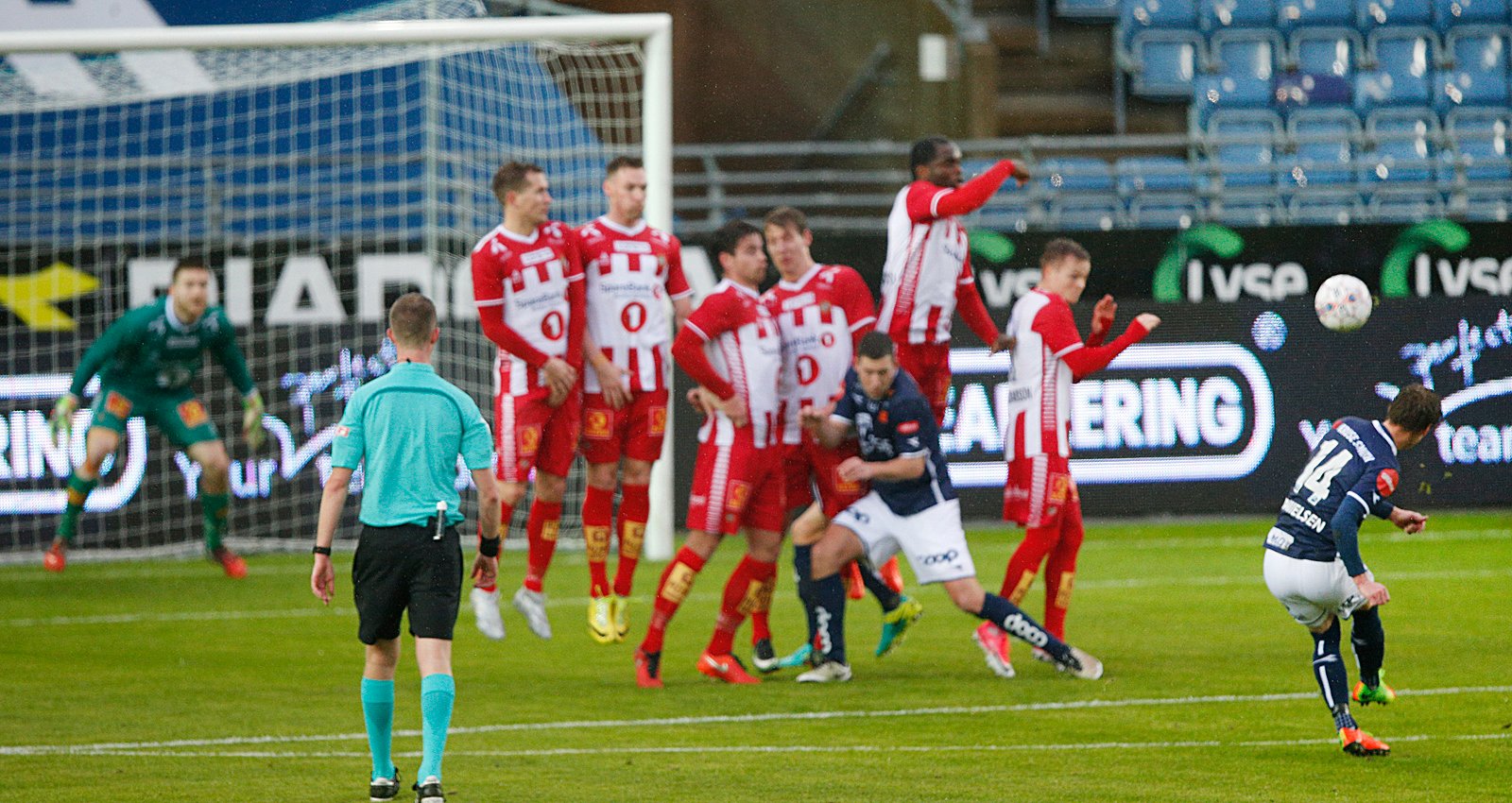 Viking - Tromsø 1-2. André Danielsen frispark - 2. Foto: Tore Fjermestad