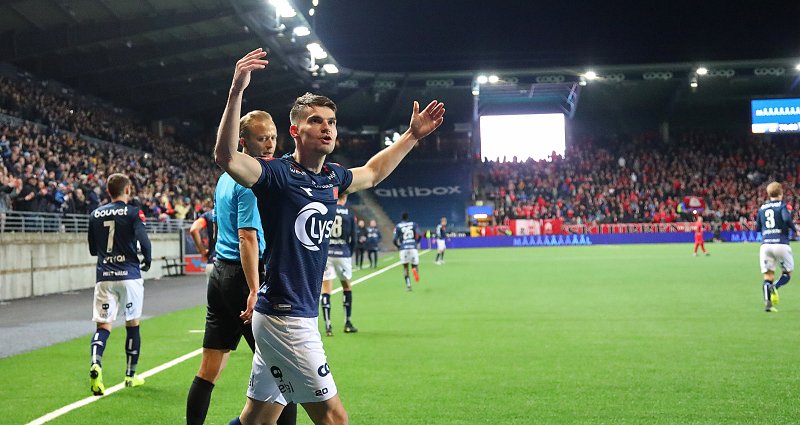 Ylldren Ibrahimaj feirer sin 2-0 scoring i kampen mot Brann. Foto: Tore Fjermestad