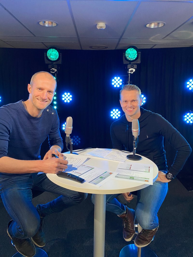 Både Brede Hangeland og Erik Nevland startet kampen. "Nevi" scoret attpåtil to ganger. Nå skal duoen kommentere oppgjøret.