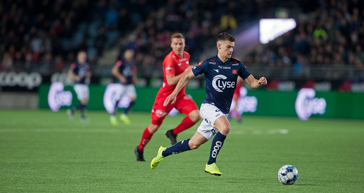Viking - Brann. Ylldren Ibrahimaj på vei mot sin 2-0 scoring. Foto: Tore Fjermestad