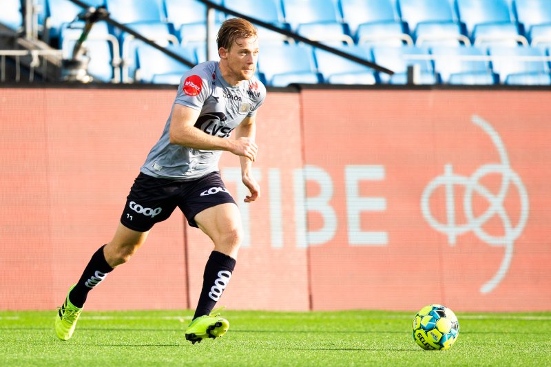 Yann-Erik de Lanlay sendte Veton Berisha gjennom like før pause til omgangens siste sjanse. Foto: Trond Reidar Teigen / NTB scanpix