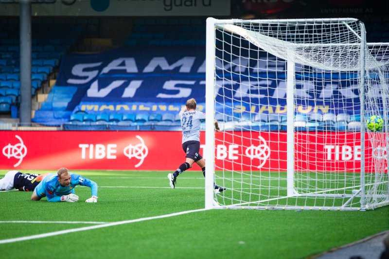 Kristoffer Lie Løkberg jubler etter 1-0-scoringen. Foto: Trond Reidar Teigen / NTB scanpix