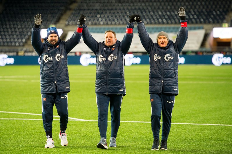 Bjarte Lunde Aarsheim, Bjarne Berntsen og Morten Jensen takker publikum for støtten i 2020. Foto: Carina Johansen / NTB