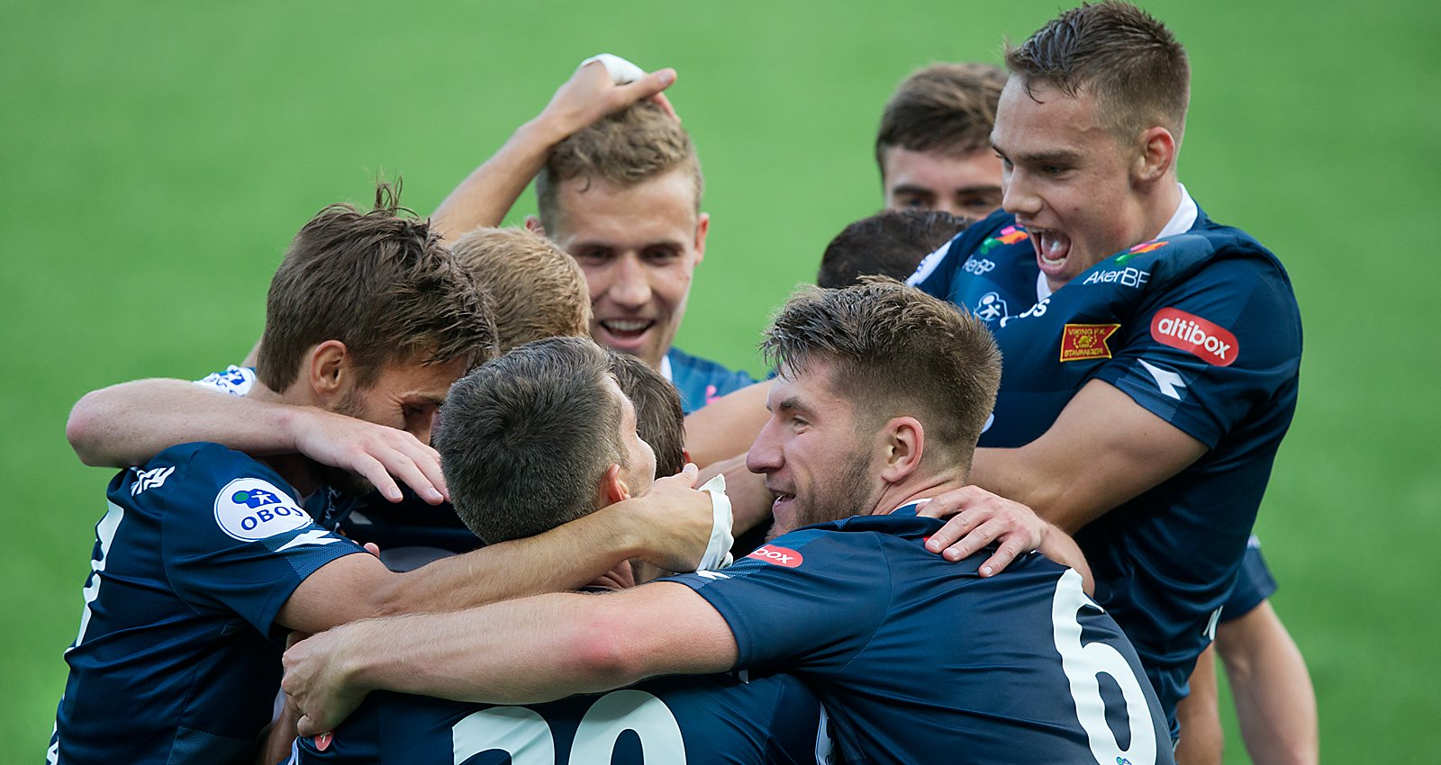 Viking - Levanger. Feiring av 3-0 scoringen til Ibrahimaj. Foto: Tore Fjermestad