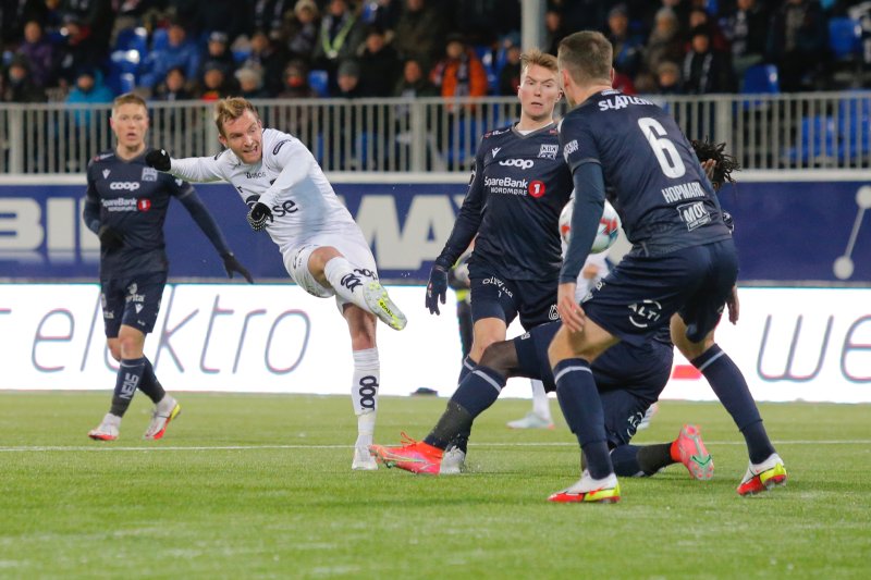 Her setter Kristoffer Løkberg inn utligningen. Foto: Svein Ove Ekornesvåg / NTB