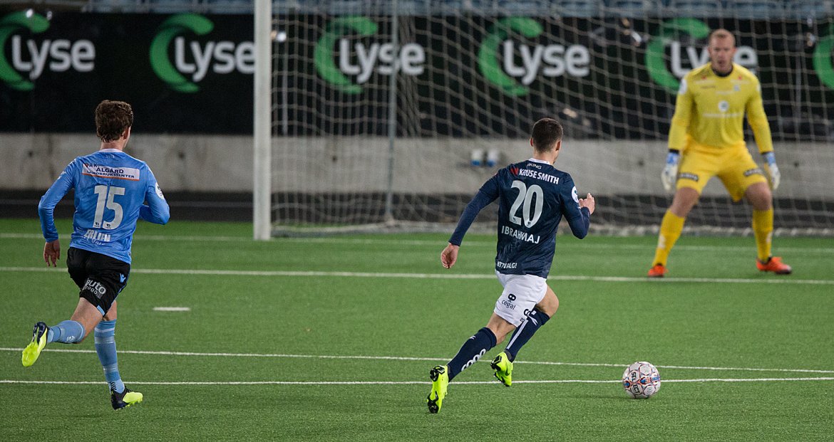 Viking - Sandnes Ulf. Ylldren Ibrahimaj stormer mot Sandnes Ulf-målet. Foto: Tore Fjermestad