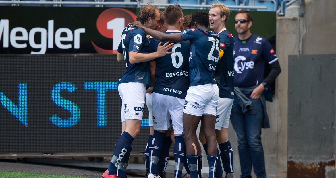 Viking - Ham Kam. Feiring av Høiland sin 1-0 scoring. Foto: Tore Fjermestad