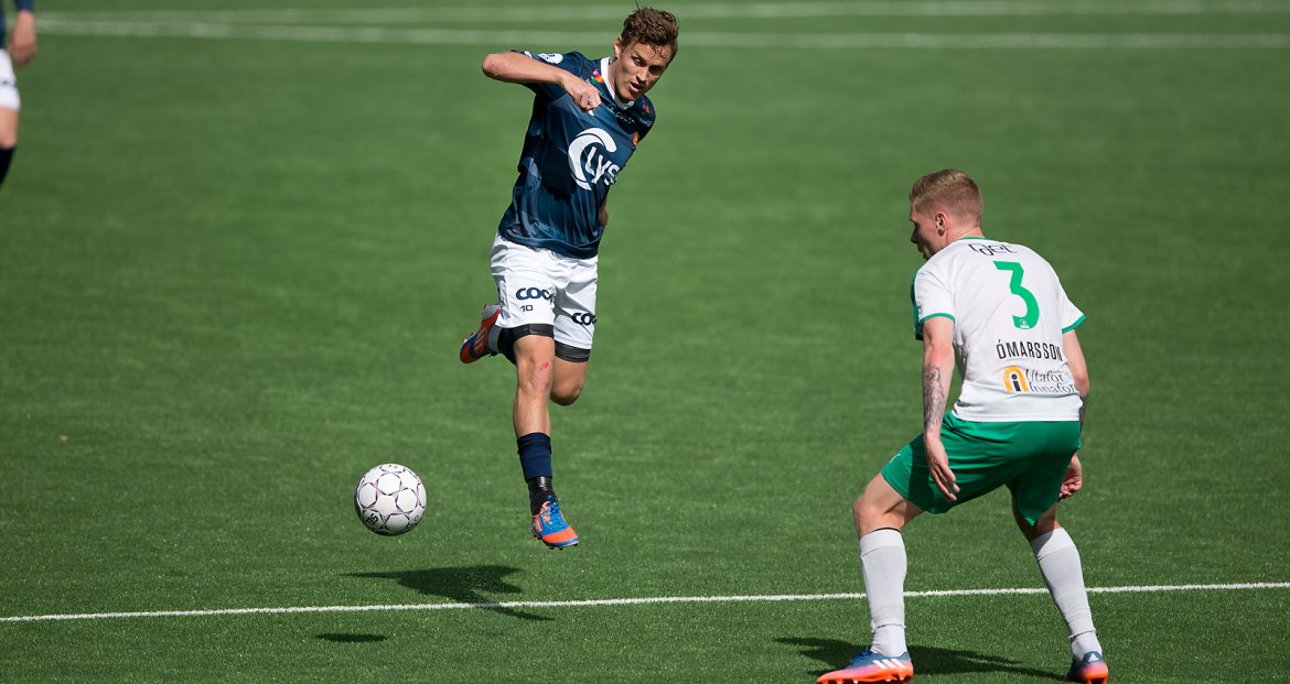 Viking - Ham Kam. Tommy Høiland med ballen. Foto: Tore Fjermestad