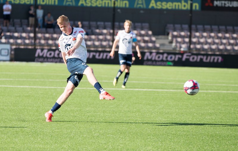 Samúel Kári Fridjónsson scoret sitt første eliteseriemål for Viking på vakkert vis. Foto: Terje Pedersen / NTB scanpix