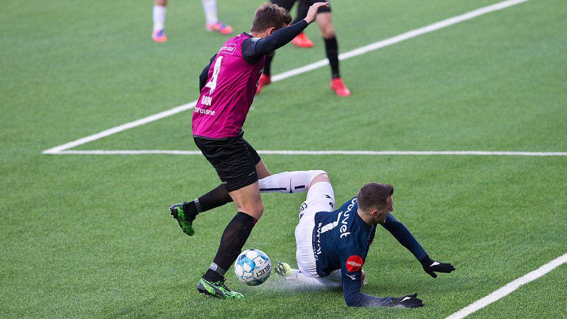 Viking - Vålerenga. Zymer Bytyqi over ende. Foto: Tore Fjermestad