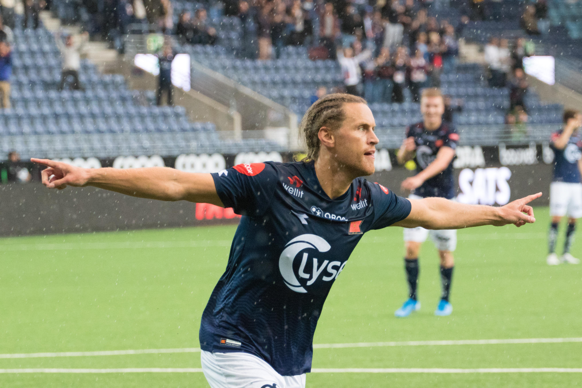 Viking - Strømsgodset, Tommy Høiland feirer det lekre straffesparket sitt. Foto: Sander Selsvik Jacobsen