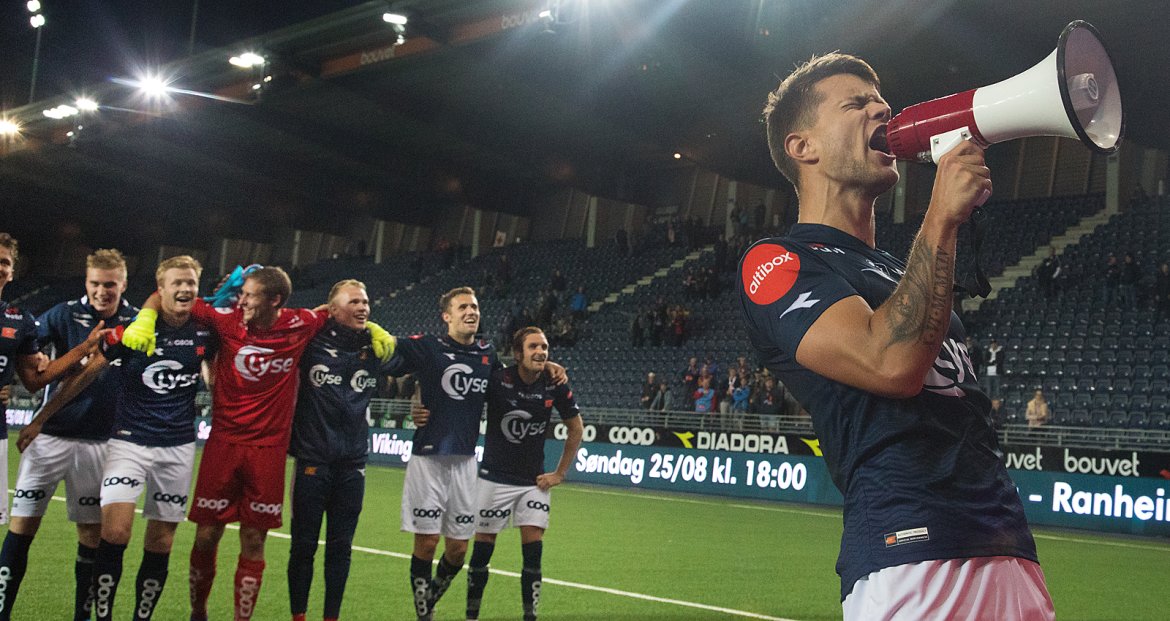 Viking - Strømsgodset. Feiring etter kampen. Foto: Tore Fjermestad