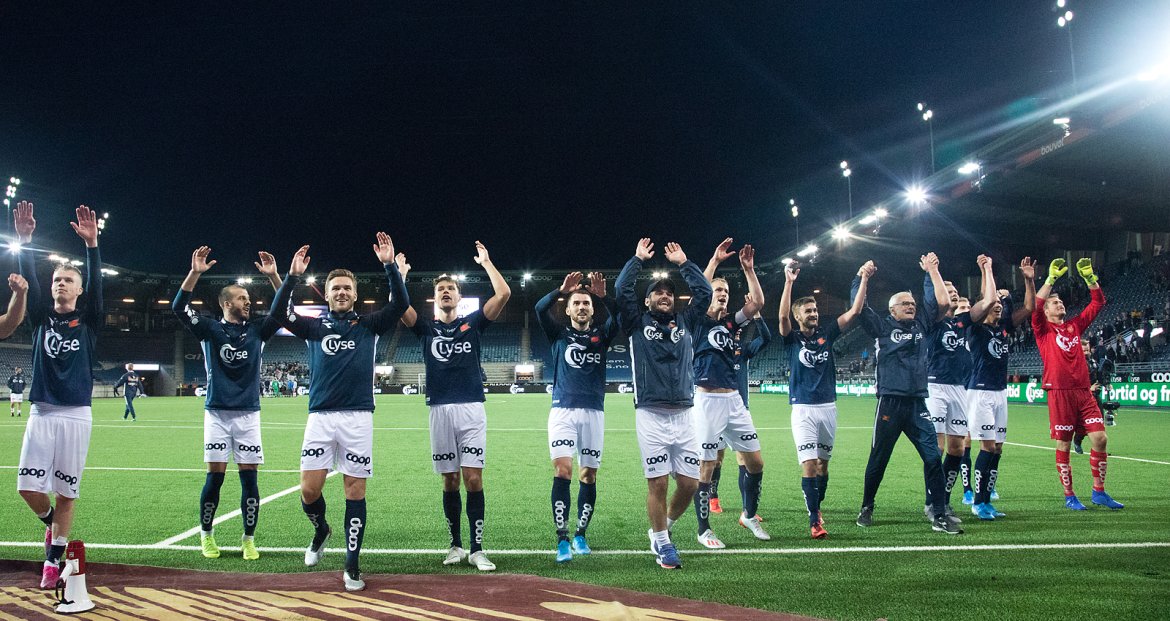 Viking - Strømsgodset. Feiring etter kampen. Foto: Tore Fjermestad