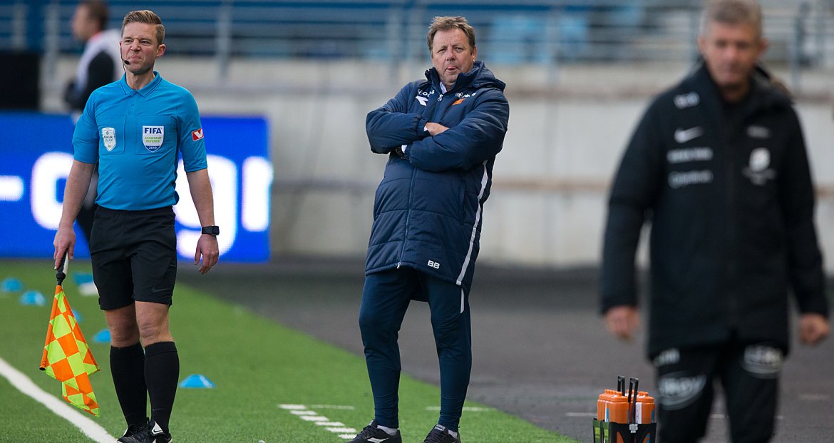 Viking - Brann. Bjarne Berntsen kan rekke tunge til trenerkollega Lars Arne Nilsen. Foto: Tore Fjermestad