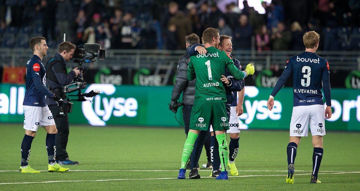 Viking - Brann. Bjarne Berntsen og Iven Austbø etter kampslutt. Foto: Tore Fjermestad
