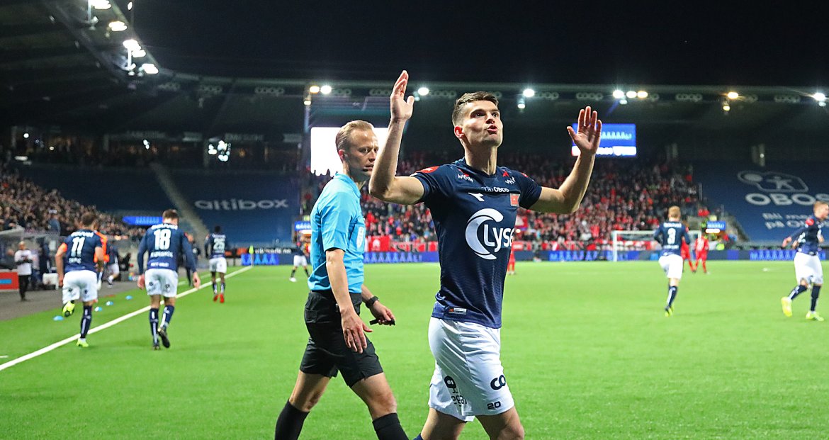 Viking - Brann. Ylldren Ibrahimaj feirer sin 2-0 scoring. Foto: Tore Fjermestad