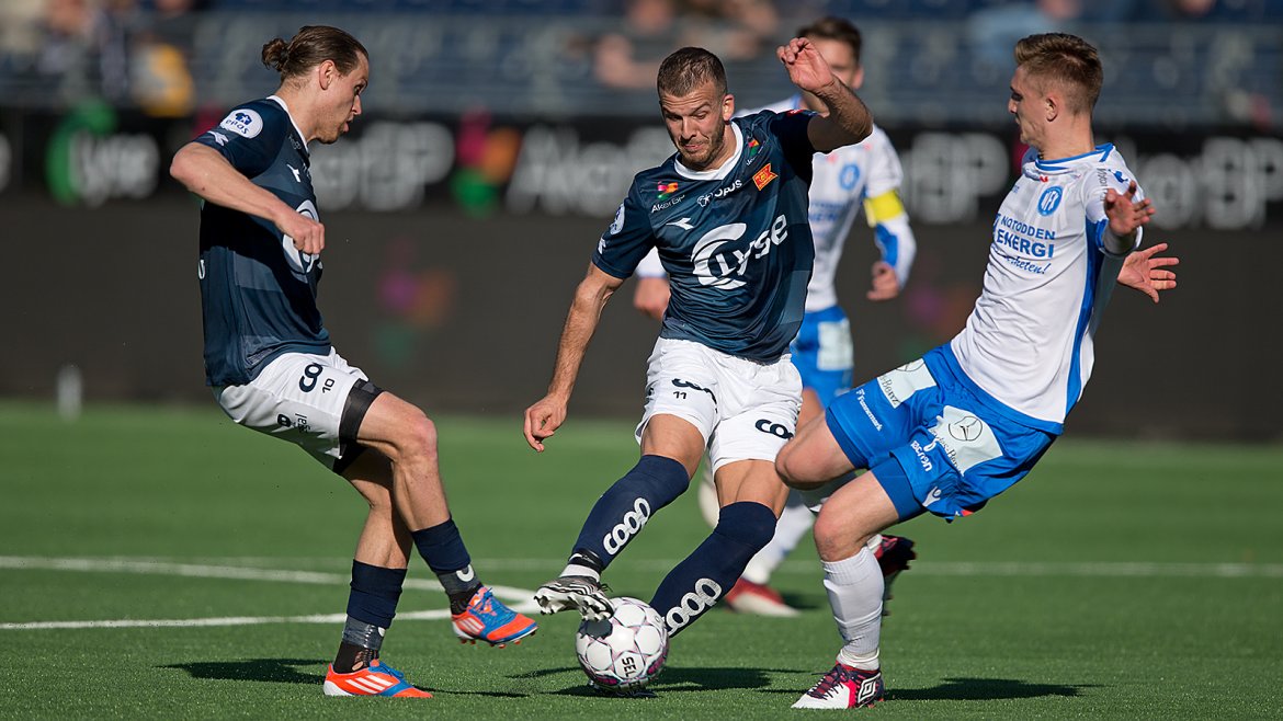Viking - Notodden. Zlatko Tripic og Tommy Høiland er først på ballen.