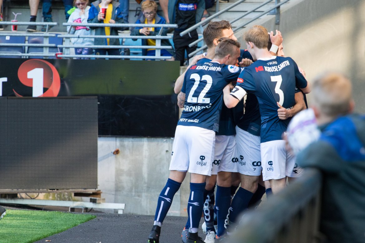 Viking - Notodden 3-1, Feiring av scoringen til Tripic. Foto: Sander Selsvik Jacobsen