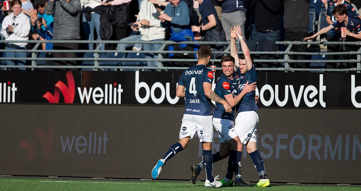 Viking - Stabæk. Zymer Bytyqi har satt inn 2-0. Foto: Tore Fjermestad