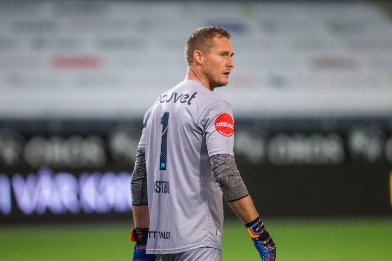 Iven Austbø og de andre Viking-spillerne var lite fornøyde med gjestenes første scoring. Foto: Carina Johansen / NTB