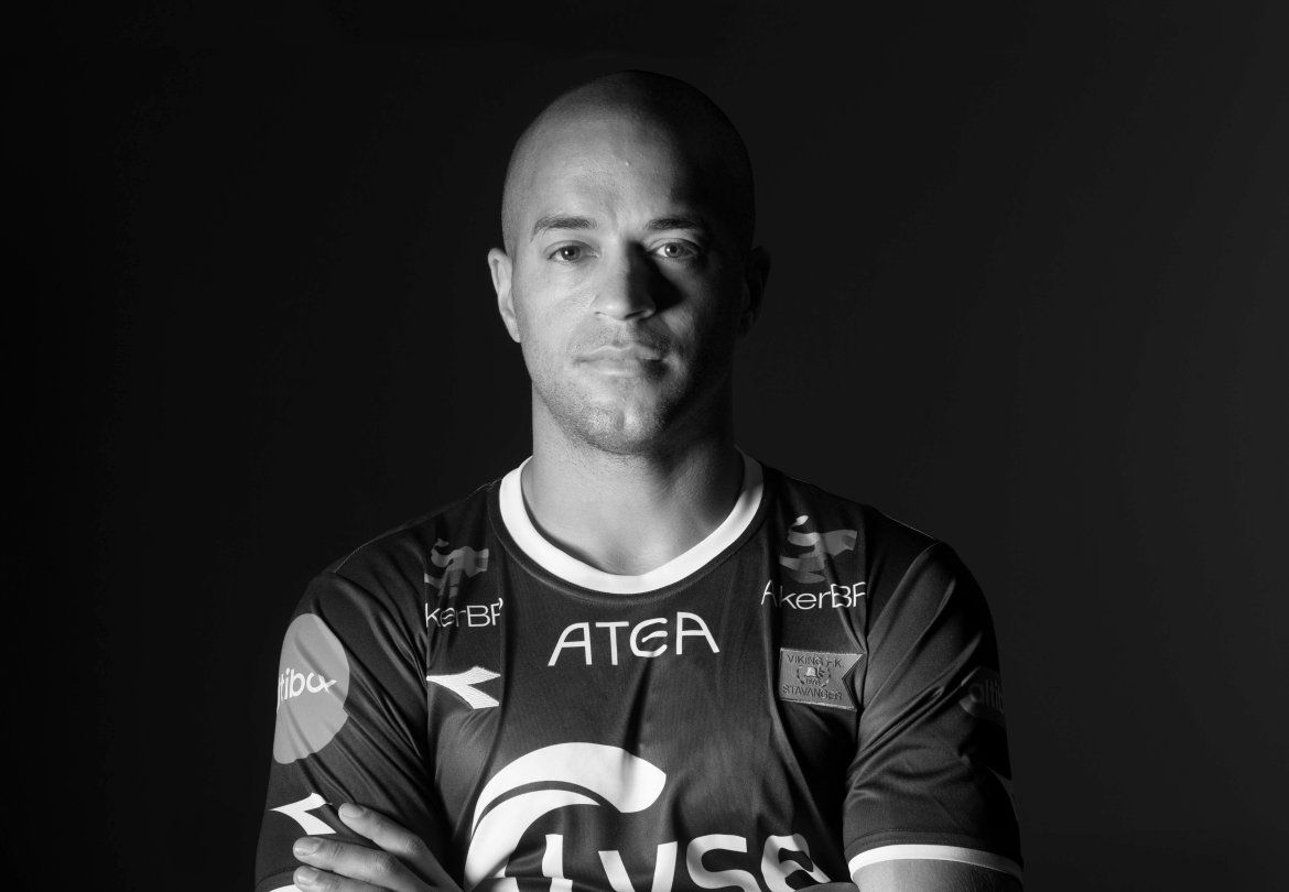 Andreas Nordvik (30) spilte sist for Esbjerg på dansk fotballs øverste nivå. Den rutinerte midtstopperen har ellers fortid i Rosenborg (der han ble seriemester), Haugesund, Vålerengen, Aalesund og Sarpsborg 08. I S08 jobbet han sammen med Vikings trener Ian Burchnall, som da var i teamet til Brian Deane. Andreas er en tøff spillertype, som har et bra temp og er god med begge bein. Han har signert ut 2017.