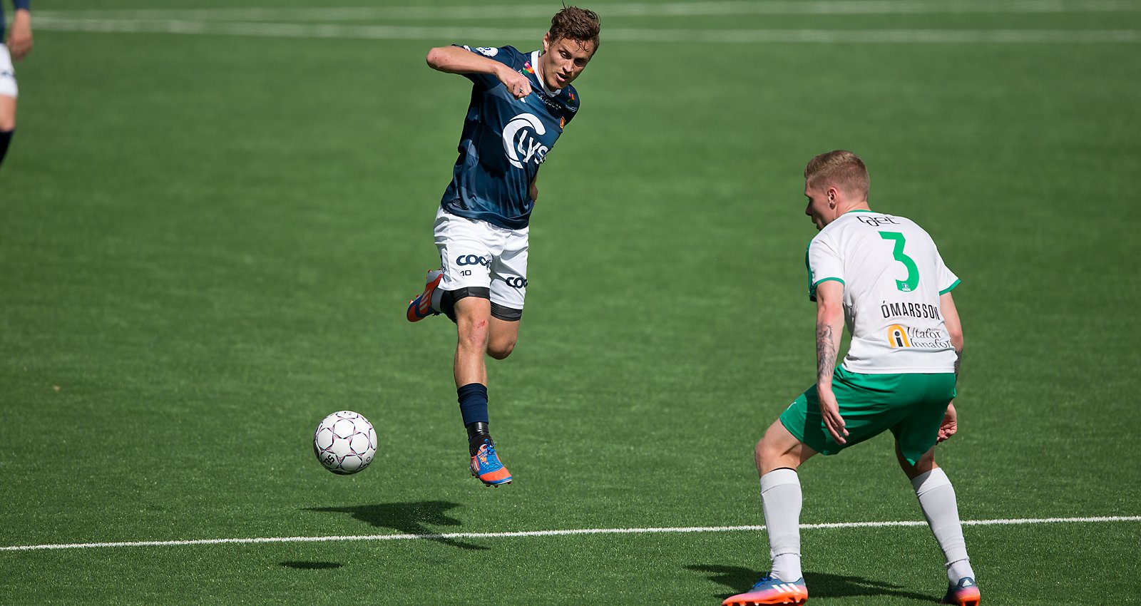 Viking - Ham Kam. Tommy Høiland med ballen.  Foto: Tore Fjermestad