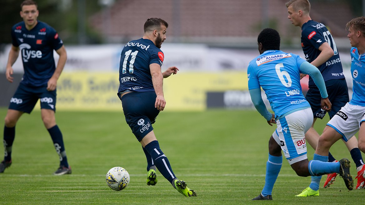 Sandnes Ulf - Viking. Se til venstre, Zlatko Tripic. Foto: Tore Fjermestad