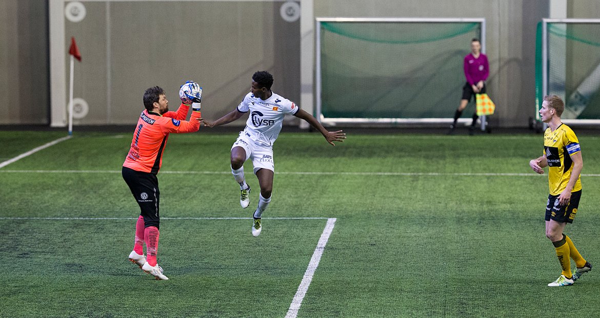 Viking - Start 1-1. Abdisalam Ibrahim farlig frempå. Foto: Tore Fjermestad