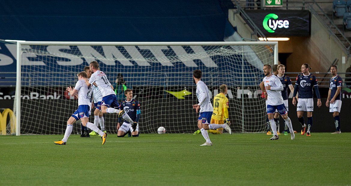 Viking - Vålerenga. Vålerenga har gått opp til 4-0. Foto: Tore Fjermestad